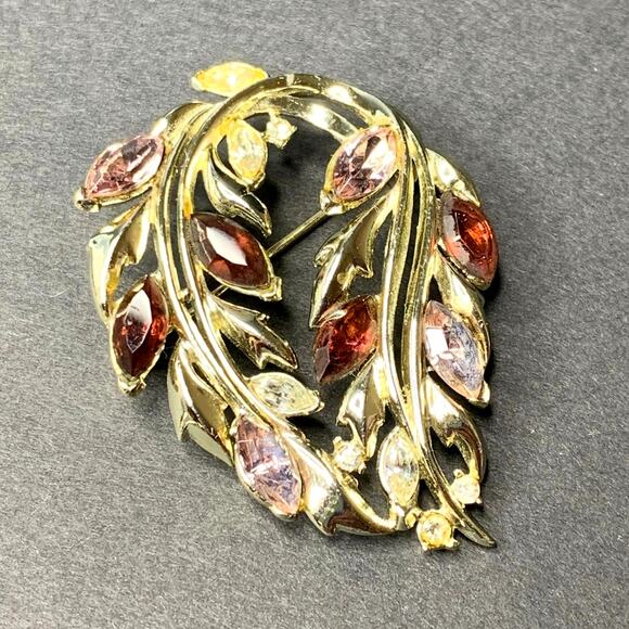 Vintage Mid-Century Leaf Swag Brooch & Earring Set- Gold Tone Glass Rhinestones - Picture 4 of 7